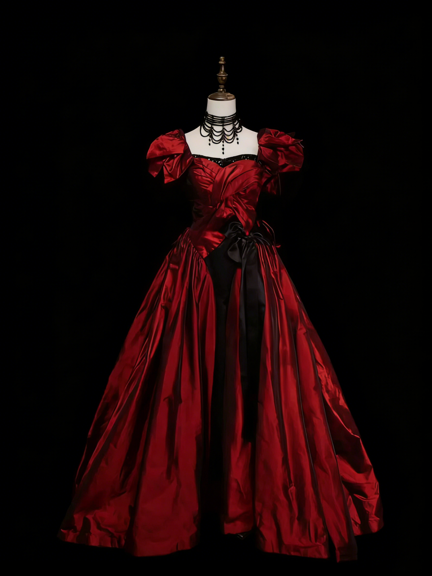 Robe de bal vintage bordeaux à col carré et volants, idéale pour les 16 ans (Quinceañera), longueur 15 pouces (réf. N1453)