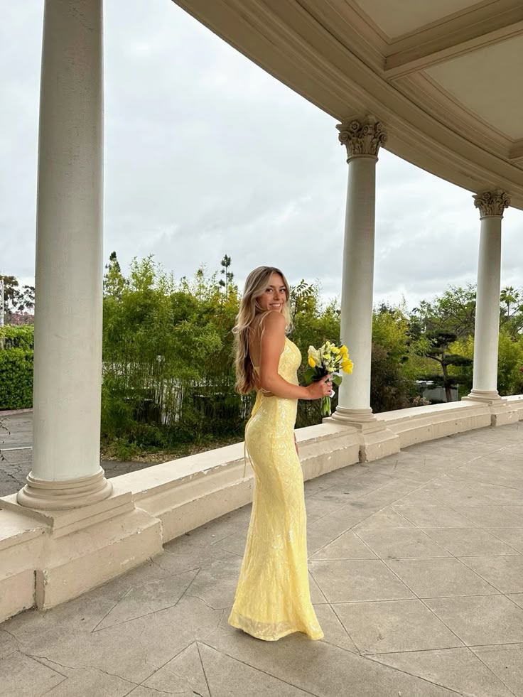 Robe de bal sirène à fines bretelles et sequins jaunes, inspiration pour adolescentes, tenue de soirée, robe de bal AB063