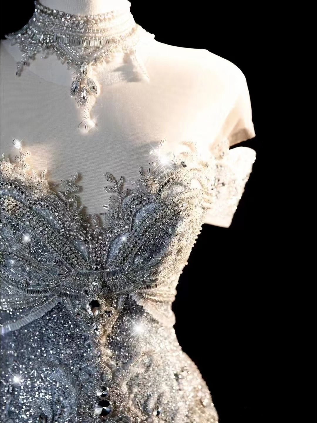 Robe de mariée longue de princesse sirène épaules dénudées à sequins blancs avec manches et traîne AB2188