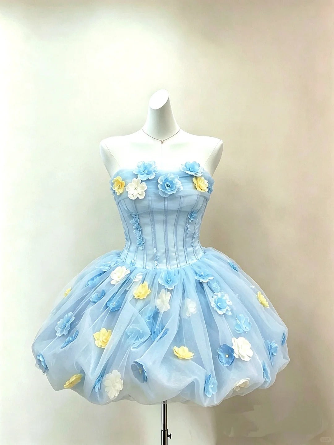 Flirtige kurze Heimkehrkleider Ballkleid Trägerlos Hellblau Organza Halbformelles Abschlussball Mini Hoco Outfit RB4713