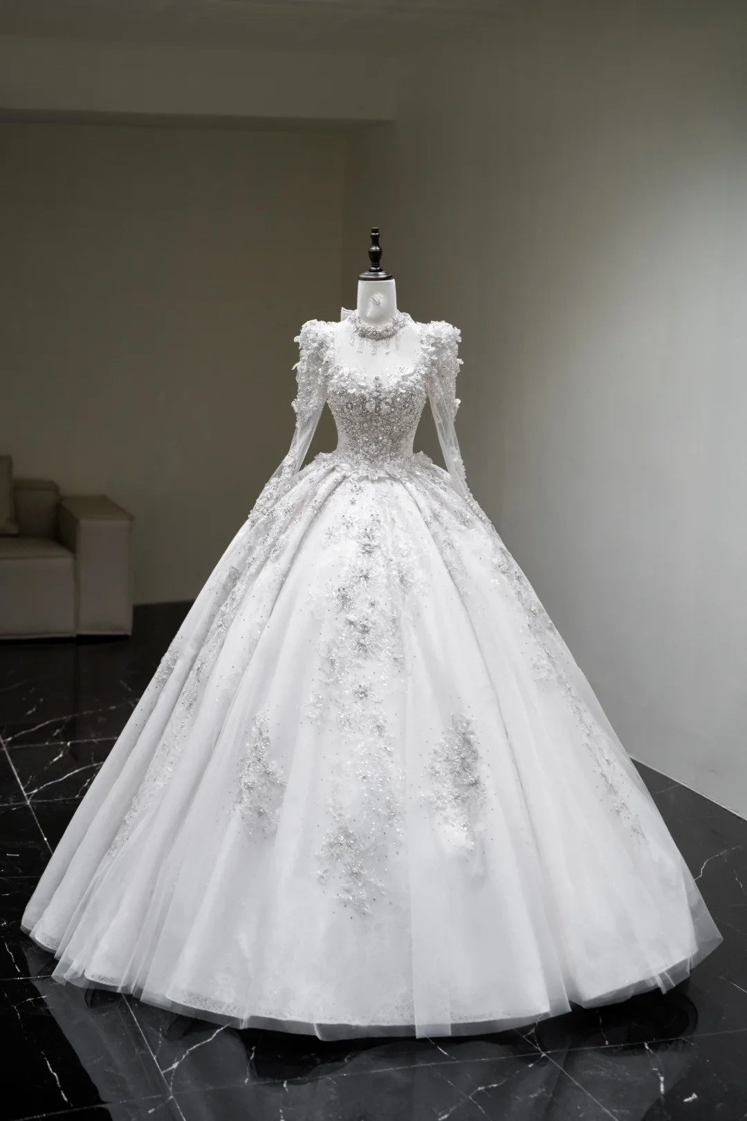 Robe de mariée princesse, robe de bal, col bijou, tulle blanc pailleté avec corsage perlé, manches longues, robe de mariée cintrée N648