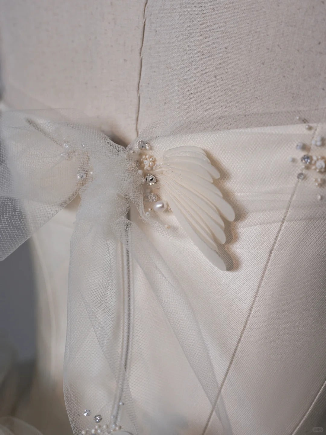 Modern Minimalist Ball Gown Strapless Sleeveless Lace Brides Gown Bridal Dress Wedding Dresses Style RB6562