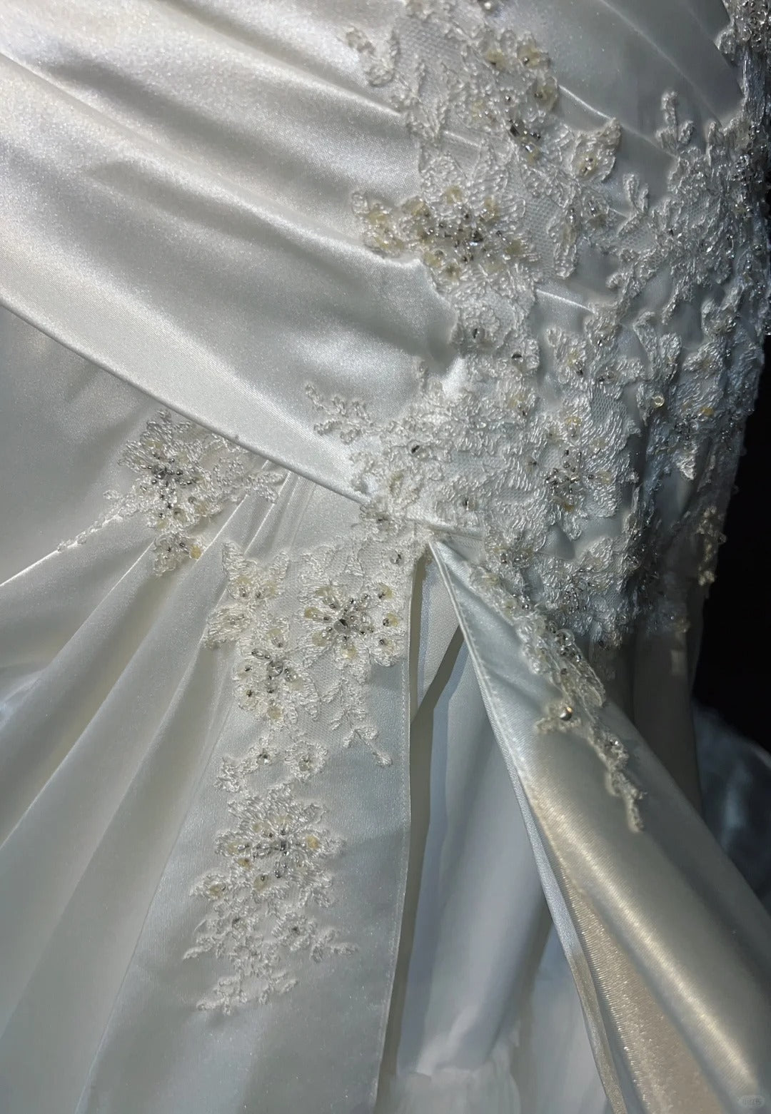 Robes de mariée uniques sirène, fines bretelles, ivoire avec appliques volantées, longue robe de mariée N3631
