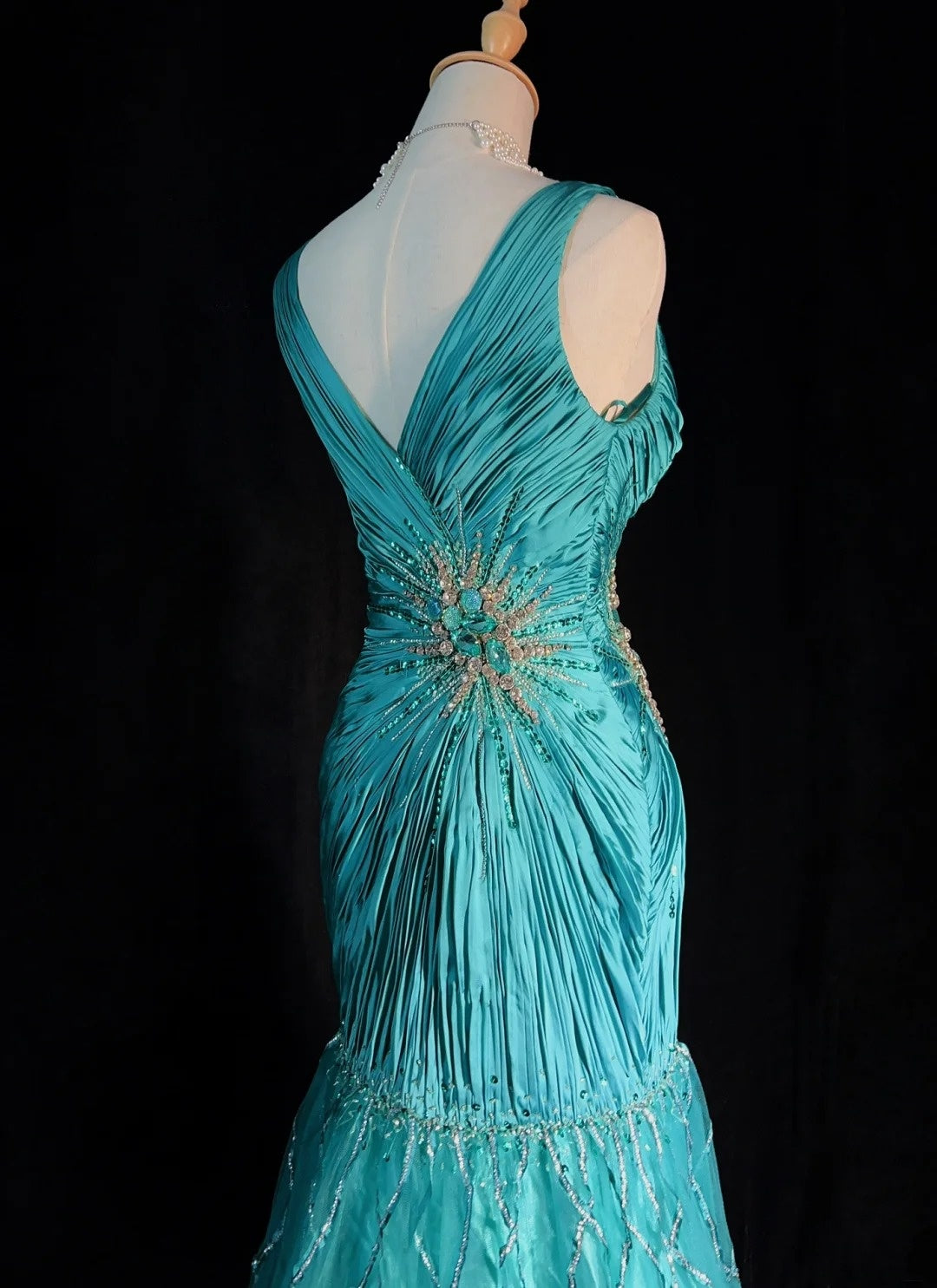 Bescheidene Abschlussballkleider Inspiration Meerjungfrauen-V-Ausschnitt Blau mit Rüschen und Perlen für Damen Formelles Kleid N3234