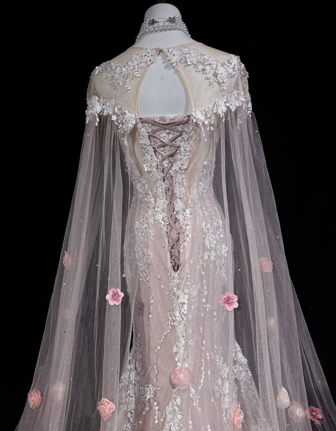 Vintage Abschlussballkleider Inspo Meerjungfrau Rundhals Rosa Spitze 1990er Mit Blumen Cape Abendkleider N3317