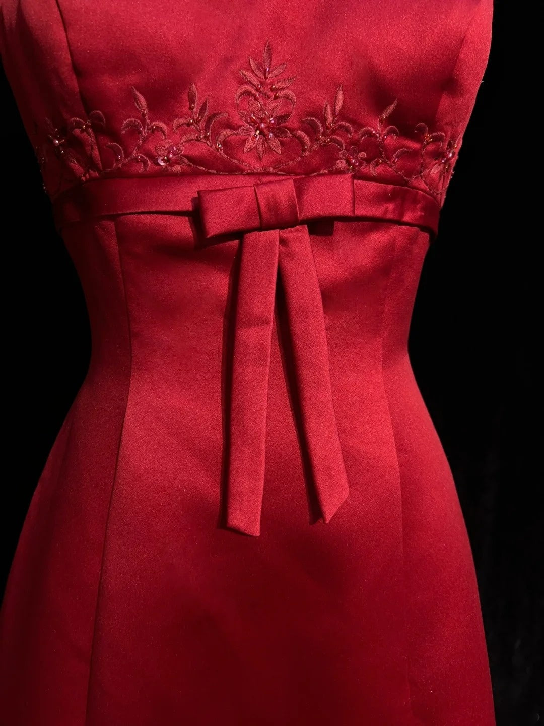 Inspiration Robes de bal Vintage Trapèze Col Carré Satin Rouge Années 80 Robes de Soirée Longues avec Cape N2857