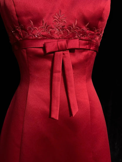 Inspiration Robes de bal Vintage Trapèze Col Carré Satin Rouge Années 80 Robes de Soirée Longues avec Cape N2857