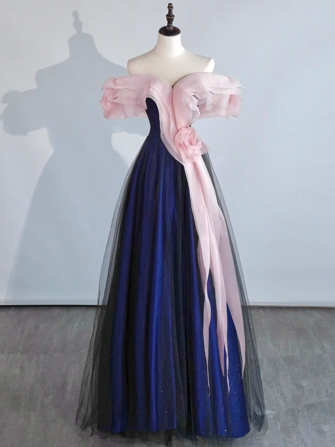 Robe de bal sobre à épaules dénudées en tulle bleu royal, inspiration robes de soirée, robe de princesse formelle N759