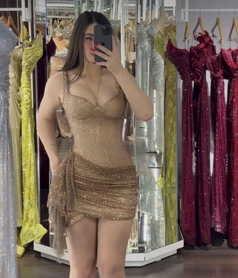 Robe de bal courte moulante dorée à paillettes avec volants sans manches pour senior N4750
