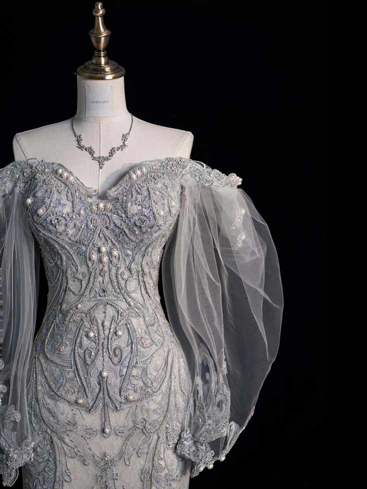 Robe de mariée sirène intemporelle pour femme, épaules dénudées, manches longues, gris argenté, dentelle et perles, modèle AC009
