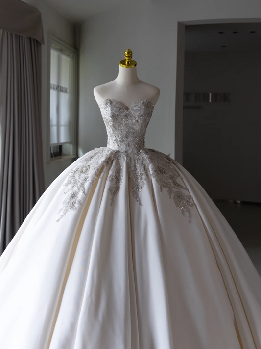 Simple Ball Gown White Sweetheart Satin Appliques Lace Wedding Dress Satin Brides Dress A002