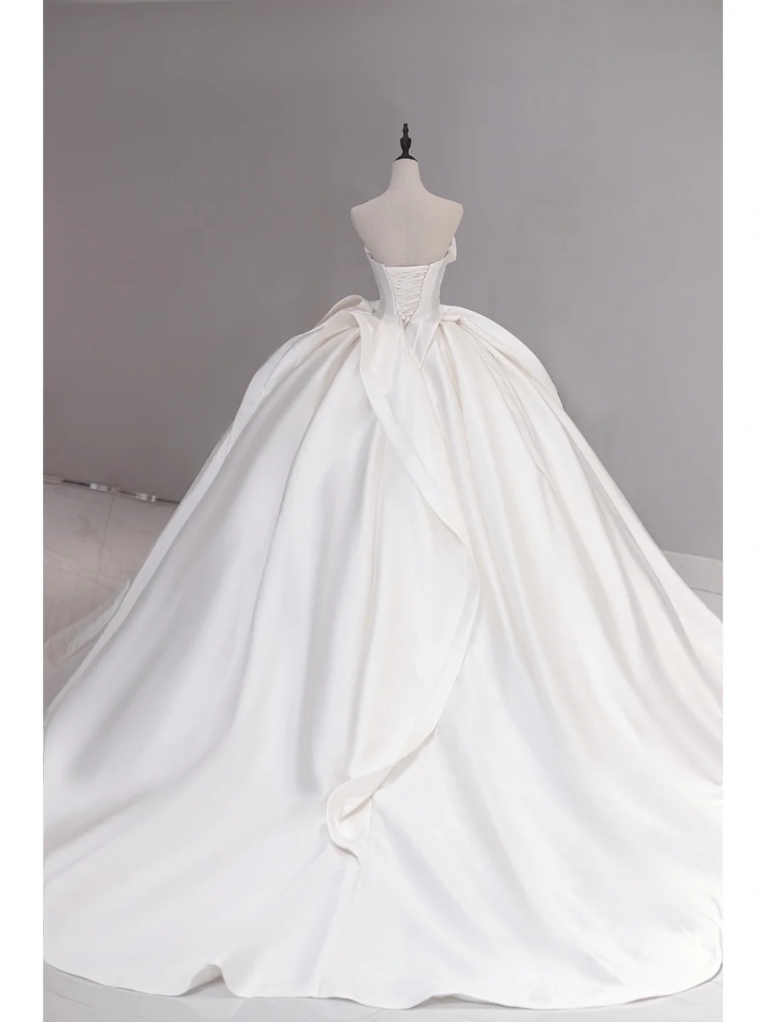 Modest Ball Gown White Sweetheart Satin Long Corset Back Wedding Dress Satin Brides Dress A017
