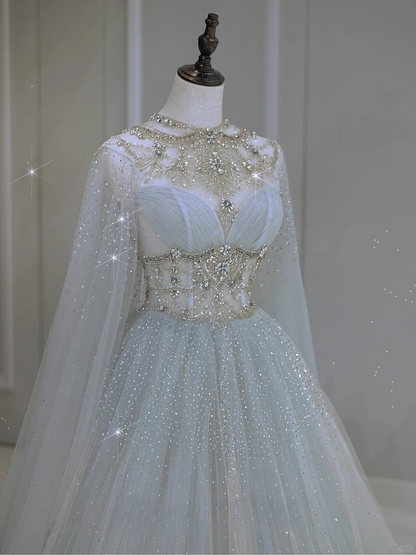 Prinzessin A-Linie Rundhalsausschnitt Lange Ärmel Silber Perlen Tüll Langes Brautkleid Mit Cape Brautkleid A018