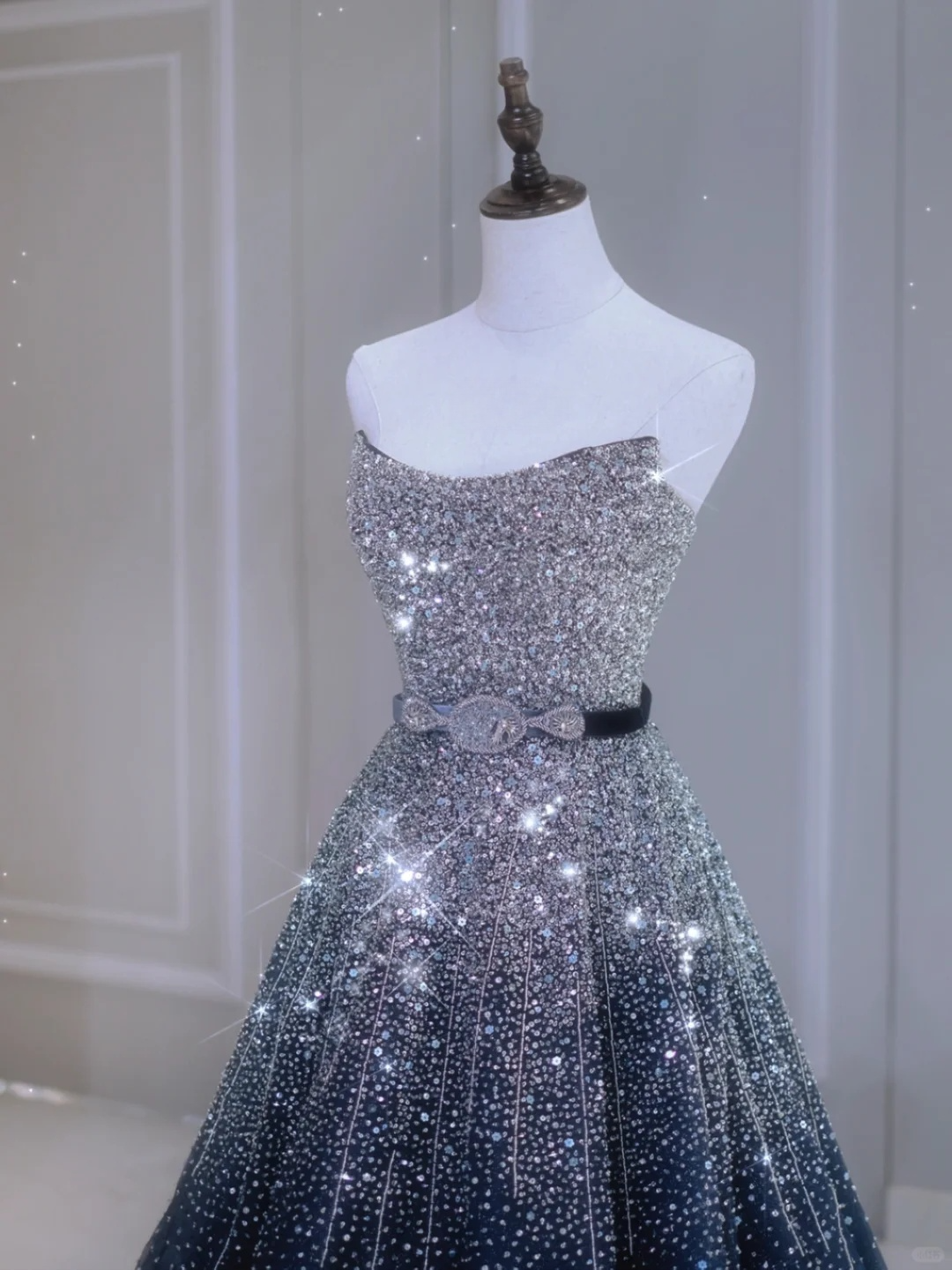 Sparkly Ballkleid Trägerlos Marineblau Perlen Pailletten Ärmellos Lange Ballkleider Ballkleider Abendkleid A023