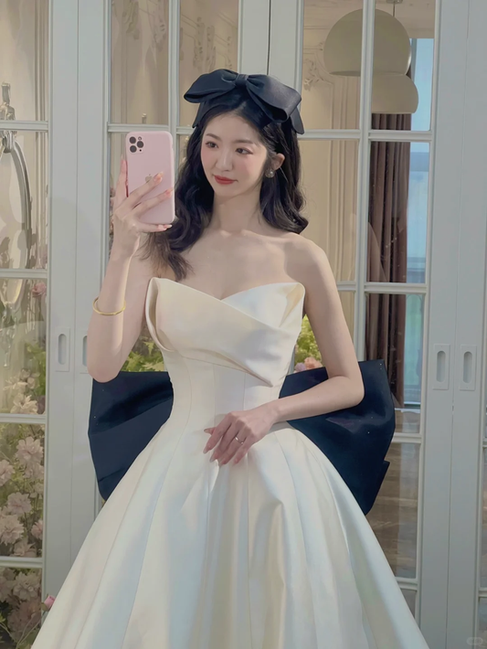 Elegant Ball Gown White Sweetheart Satin Long Corset Back Wedding Dress With Black Bow Brides Dress A028