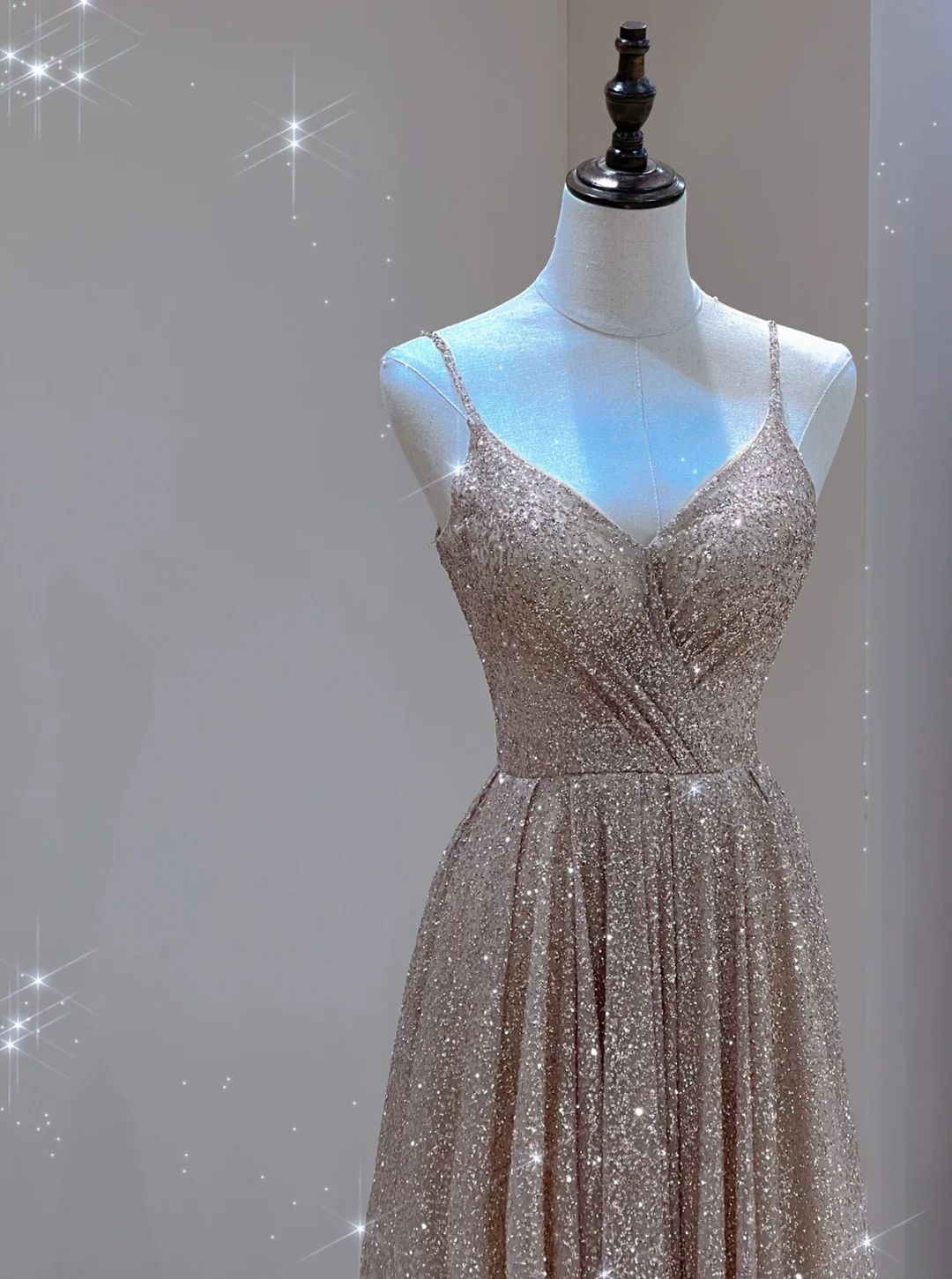 Classy A Line Spaghetti Straps Champagne Sequin Sleeveless Sparkly Long Prom Dresses Special Evening Gowns A031