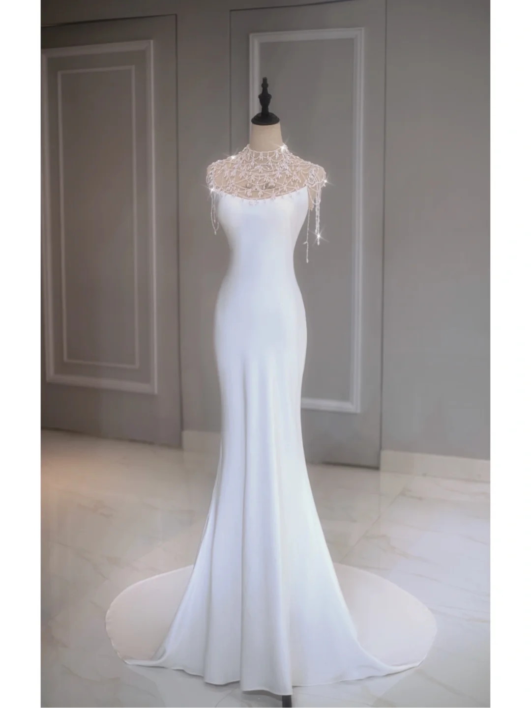 Elegant Mermaid Spaghetti Straps White Satin Long Backless Wedding Dress With Beads Summer Brides Dress A035