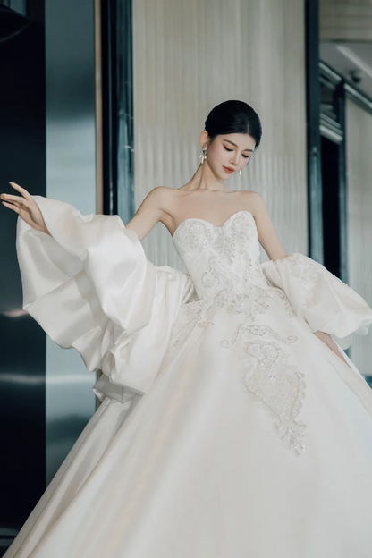 Timeless Ball Gown Sweetheart White Lace Appliques Long Satin Wedding Dress Beautiful Formal Wedding Dresses A045