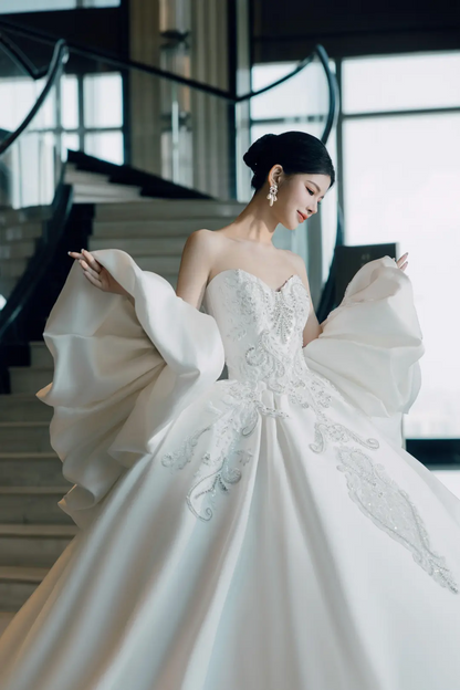 Timeless Ball Gown Sweetheart White Lace Appliques Long Satin Wedding Dress Beautiful Formal Wedding Dresses A045