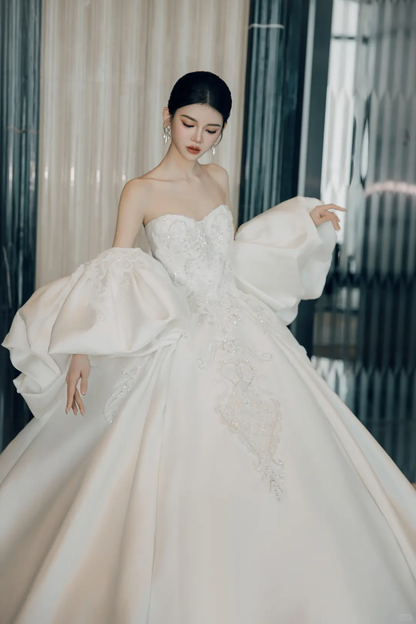 Timeless Ball Gown Sweetheart White Lace Appliques Long Satin Wedding Dress Beautiful Formal Wedding Dresses A045