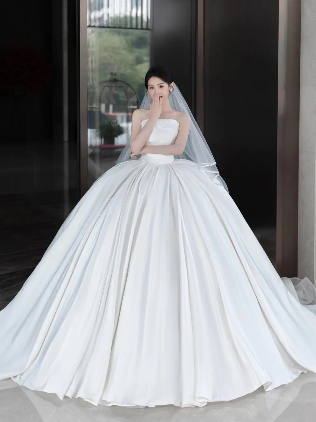 Timeless Ball Gown Strapless White Pleated Long Satin Wedding Dress Beautiful Formal Cute Wedding Dresses A051