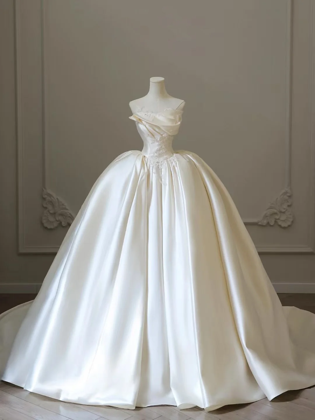 Timeless Ball Gown Strapless White Pleated Long Satin Wedding Dress Beautiful Formal Cute Wedding Dresses A057