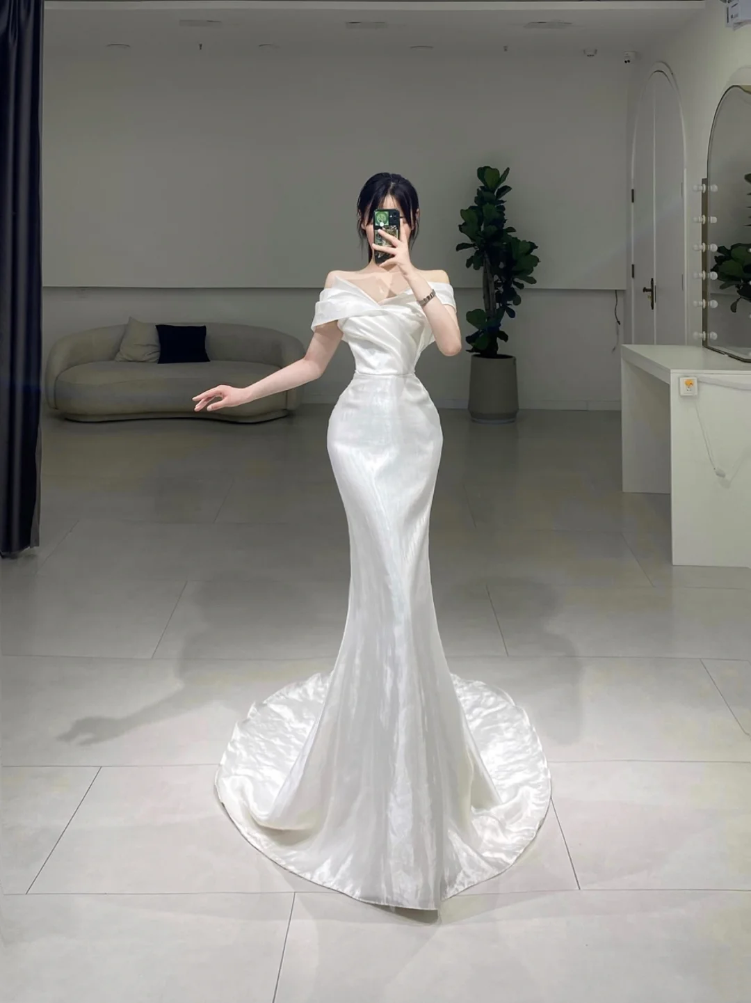 Unique Mermaid Off The Shoulder White Satin Long Wedding Dress Pleated Brides Gown Wedding Dresses A059