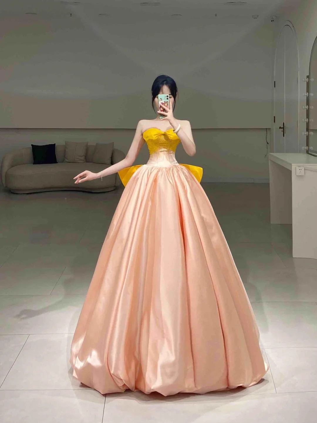 Robe de bal vintage en satin rose, décolleté en cœur, longueur au sol, inspiration robe de bal longue A060