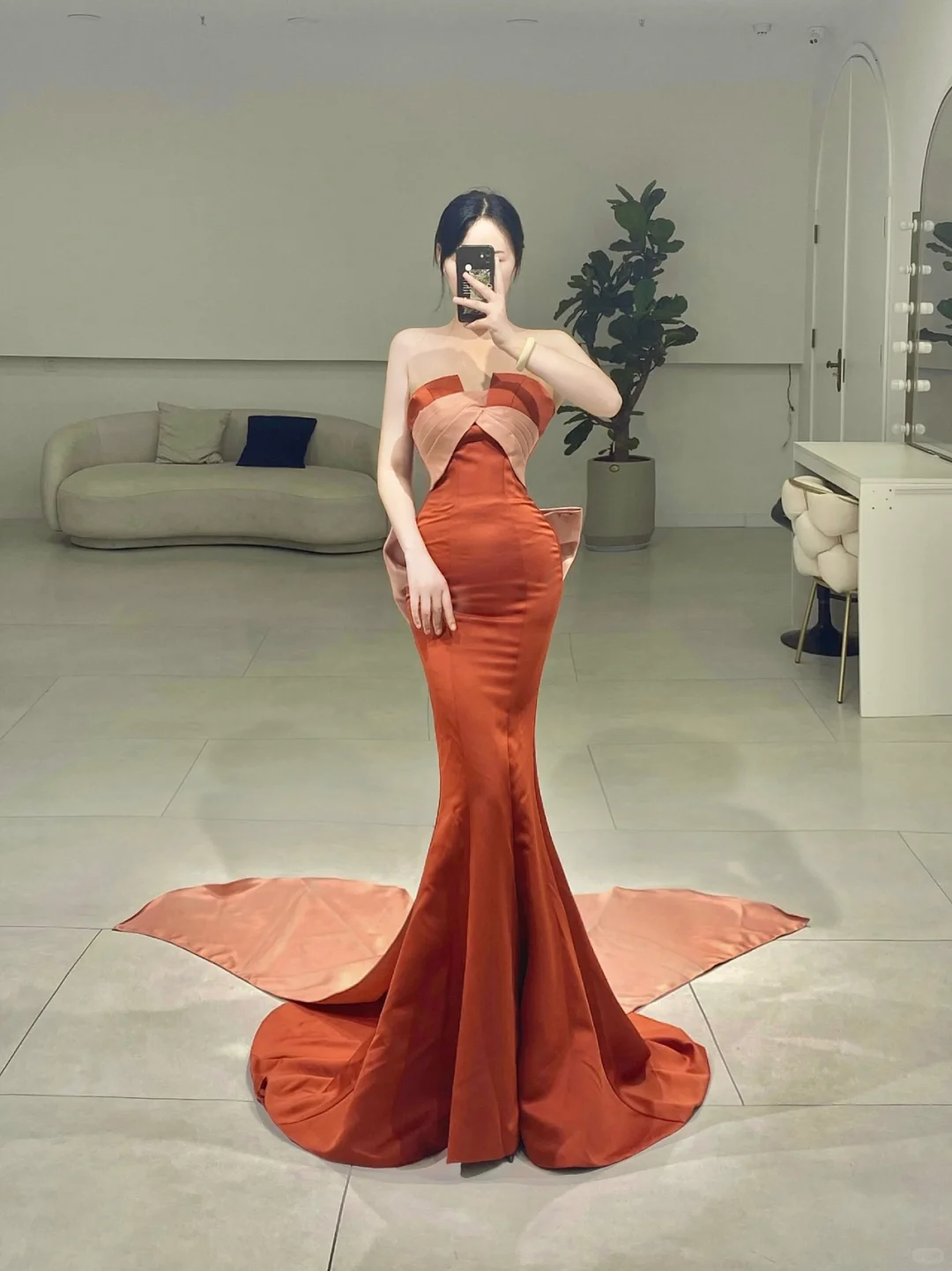 Robe de bal élégante sirène bustier en satin rouge rouille plissée, longueur au sol, inspiration robes de bal longues A077