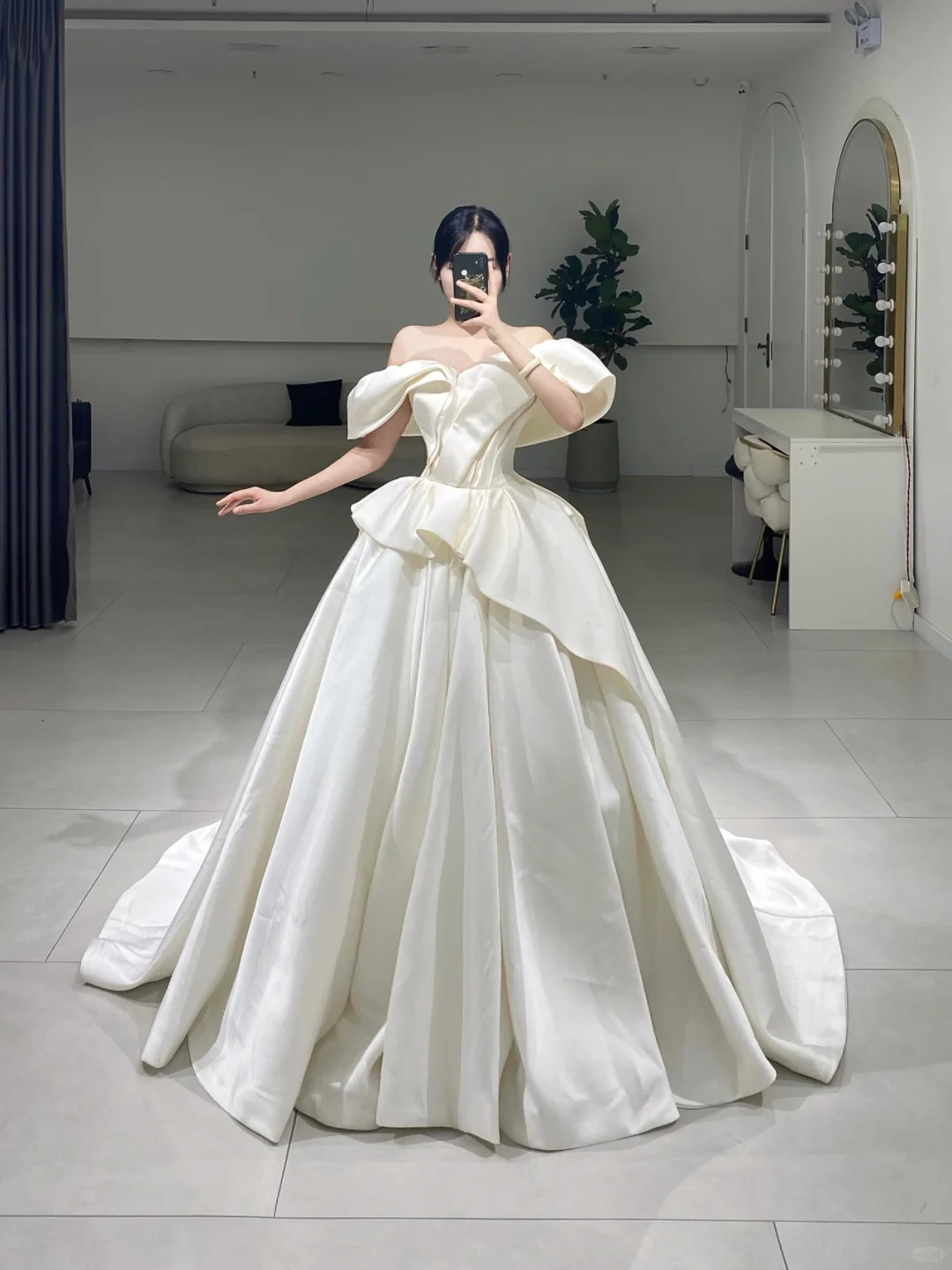 Robe de mariée longue en satin blanc, élégante et élégante, épaules dénudées, A084