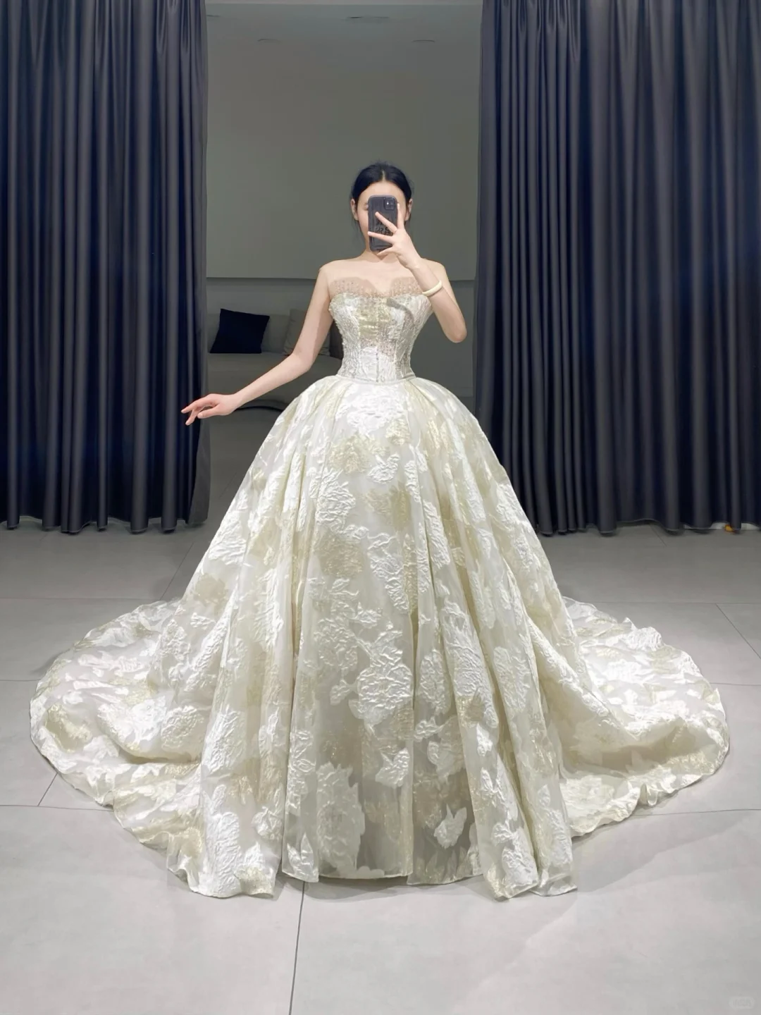 Timeless Ball Gown Strapless Lace Sleeveless Long Wedding Dress Beautiful Formal Cute Wedding Dresses A088