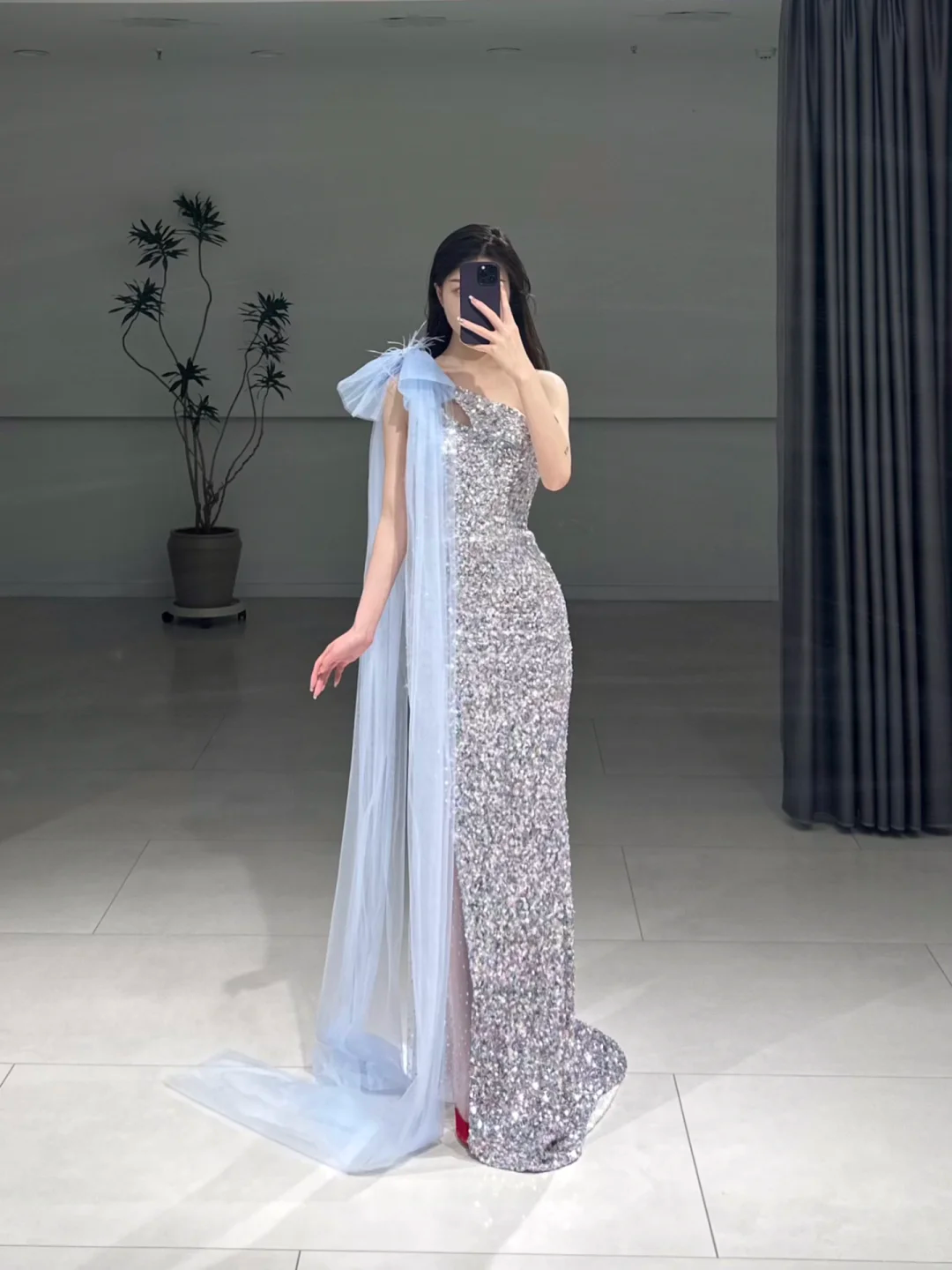 Robe de bal élégante à une épaule, fourreau, paillettes argentées, longueur au sol, inspiration robes de bal longues A104