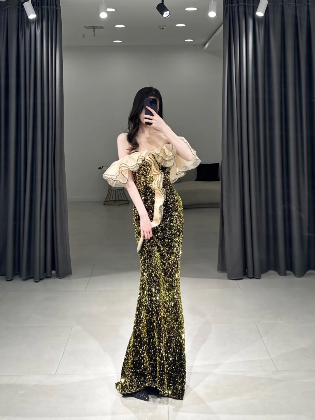 Robe de bal élégante sirène à épaules dénudées et manches mi-longues, longueur au sol, inspiration robe de bal longue à paillettes vertes A106