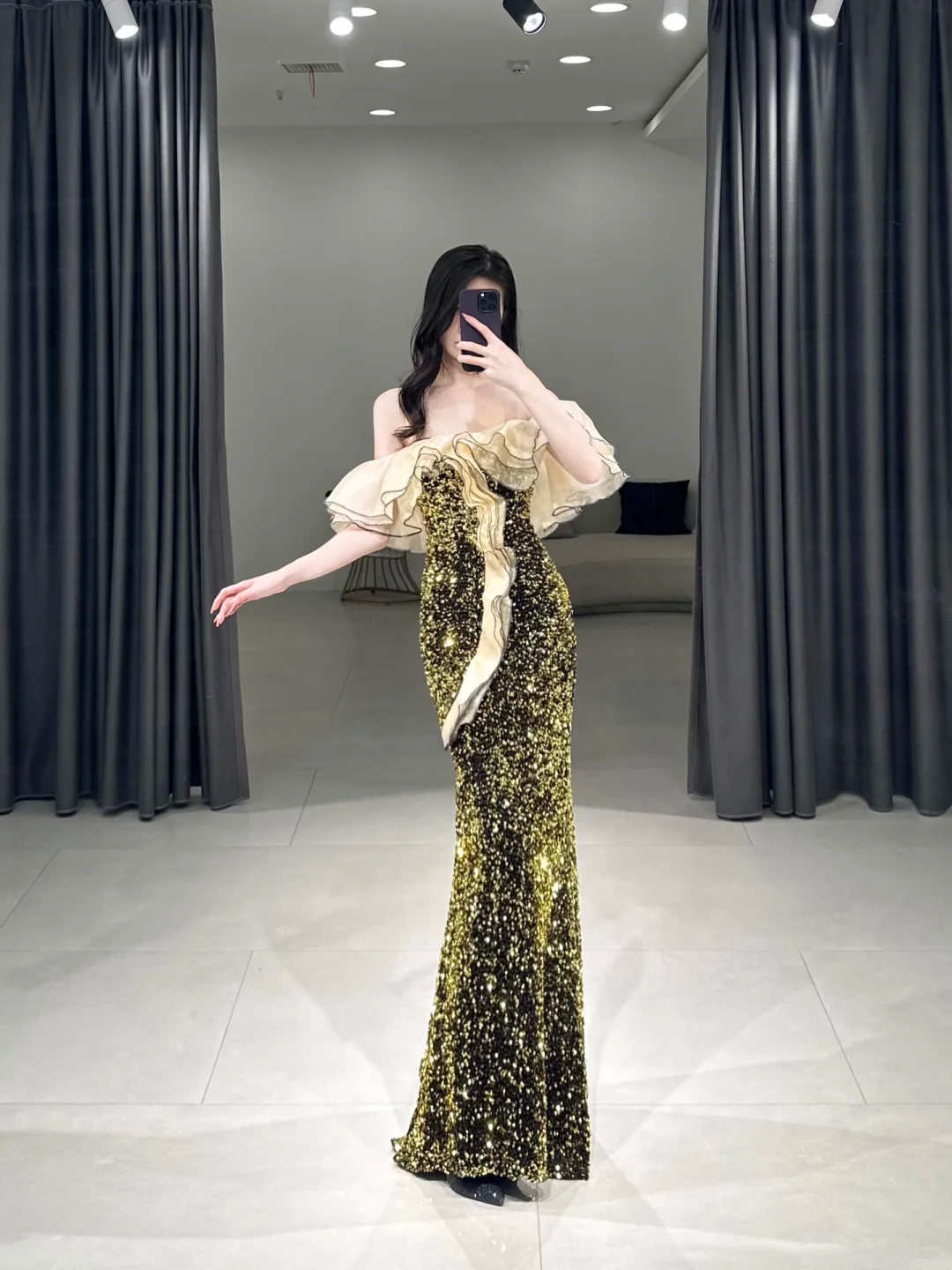 Robe de bal élégante sirène à épaules dénudées et manches mi-longues, longueur au sol, inspiration robe de bal longue à paillettes vertes A106