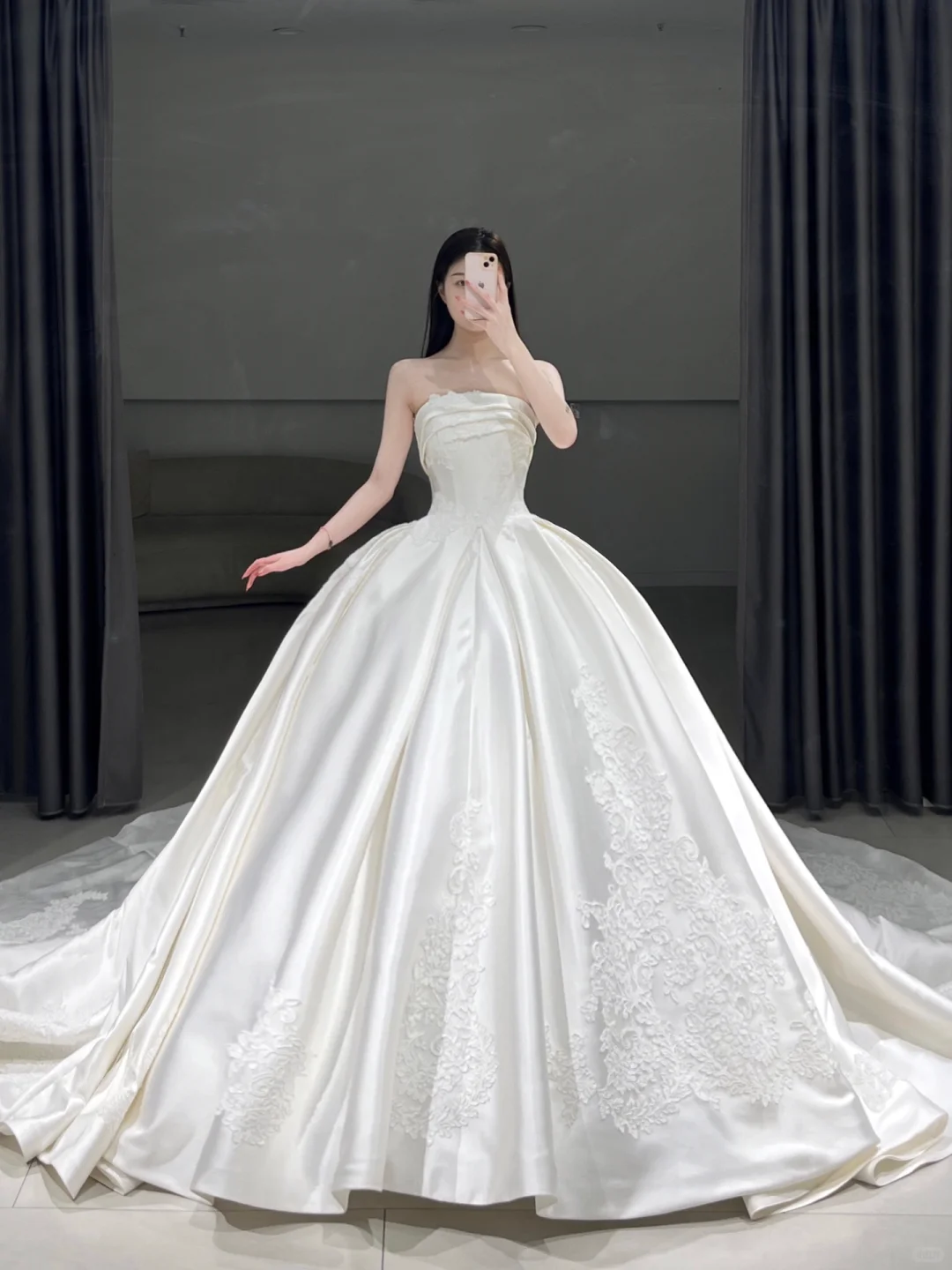 Timeless Ball Gown Strapless Satin Sleeveless Long Wedding Dress Beautiful Formal Cute Wedding Dresses A107