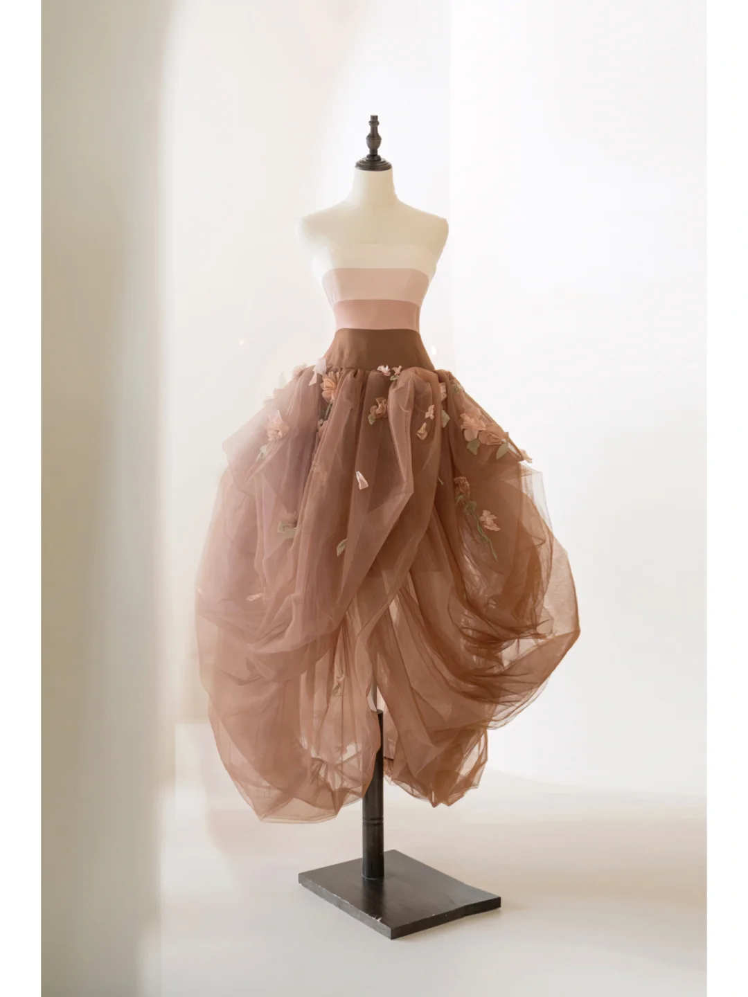 Elegant Ball Gown Strapless Tulle Floral Brown Prom Dress Charming Evening Party Dress Fashion Wedding Guest Dress AB1009