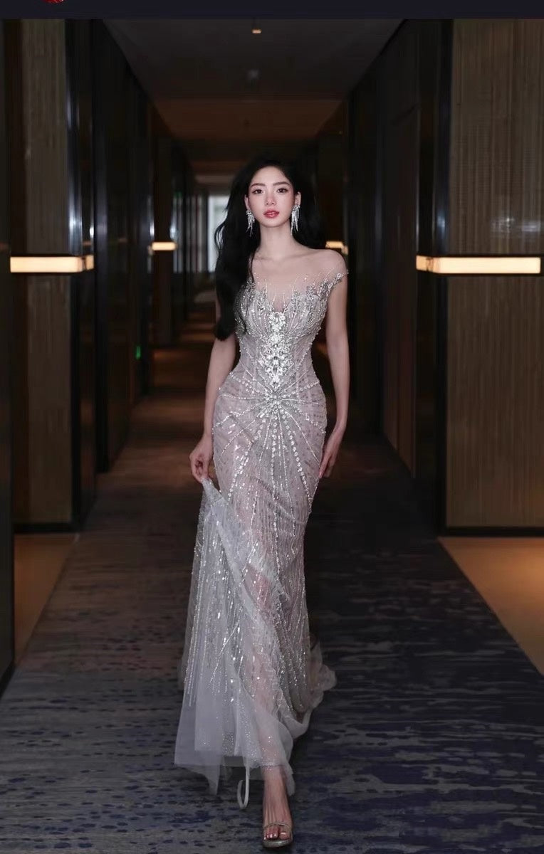 Robe de soirée longue à sequins blancs scintillants, décolleté cœur, style sirène, inspiration robe de bal ou robe pour un 22e anniversaire AB1385