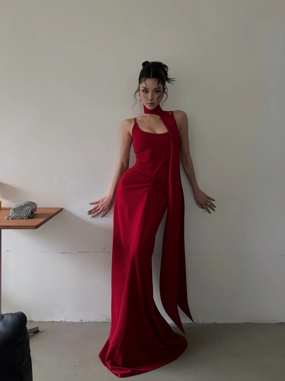 Elegantes rotes Meerjungfrauen-Abendkleid mit Spaghettiträgern und Schal – ästhetisches Design für Teenager, festliche Abendgarderobe, Party-Outfit, Ballkleid AB1116