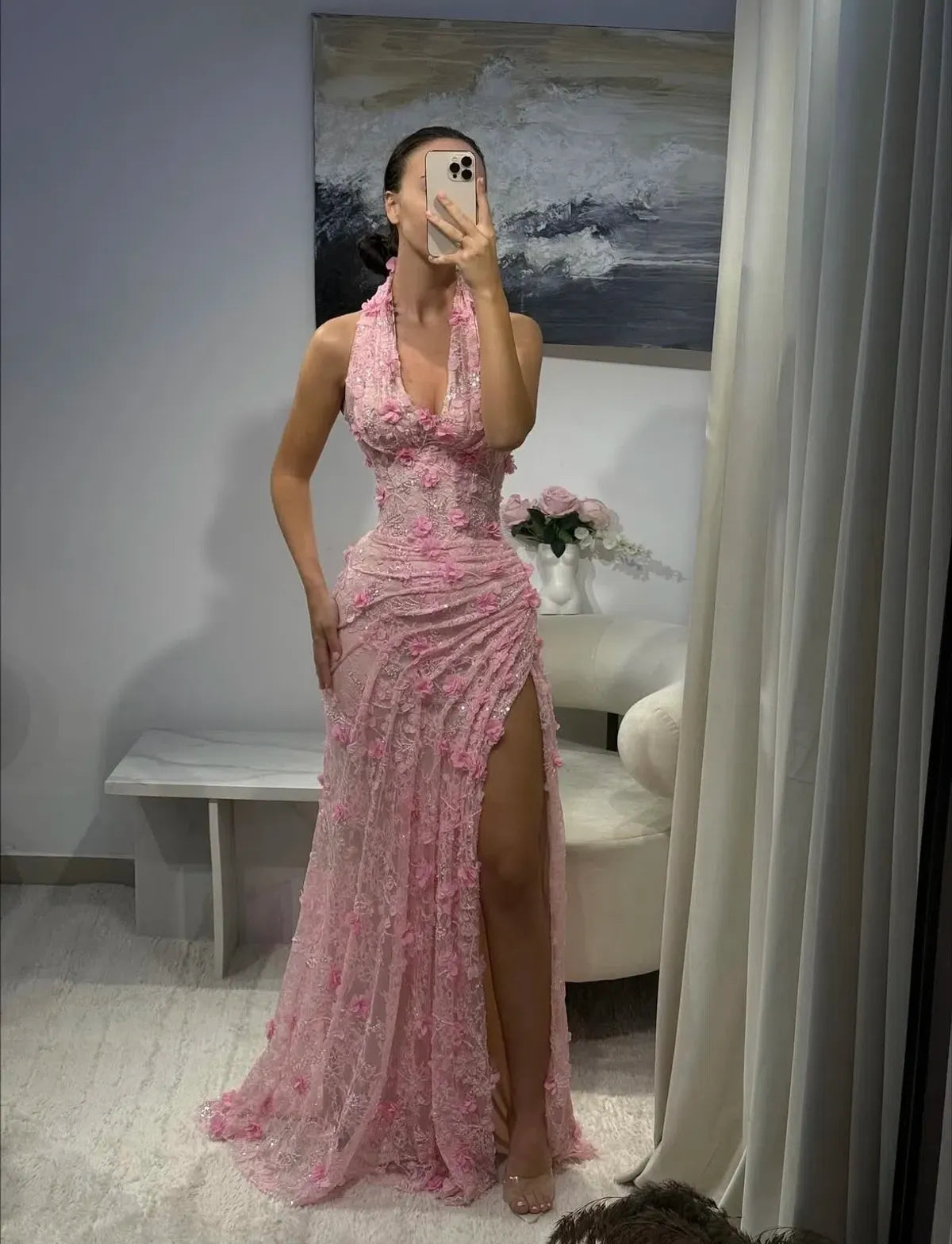 Robe de bal sirène chic en dentelle rose à col halter et fente haute, idéale pour les adolescentes. Robe de soirée élégante AB1123