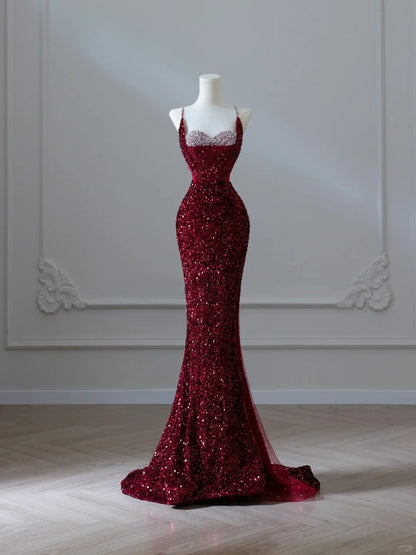 Robe de soirée longue bordeaux à fines bretelles et sequins, style sirène, ornée de paillettes et de sequins, idéale pour un bal de promo ou un dîner chic (AB2047)