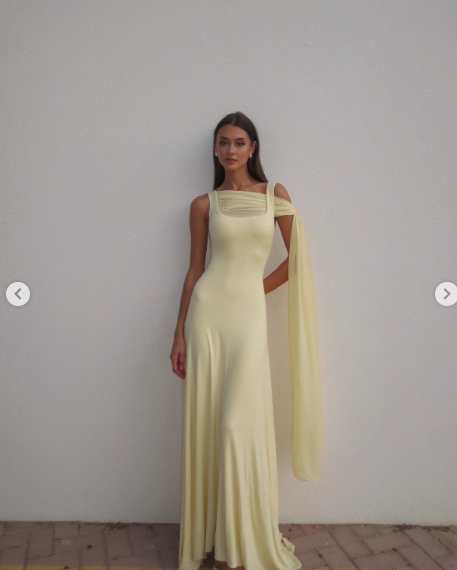 Robe de soirée longue jaune élégante, coupe sirène, col carré, cintrée, idéale pour un bal de promo ou un dîner chic (AB2050)