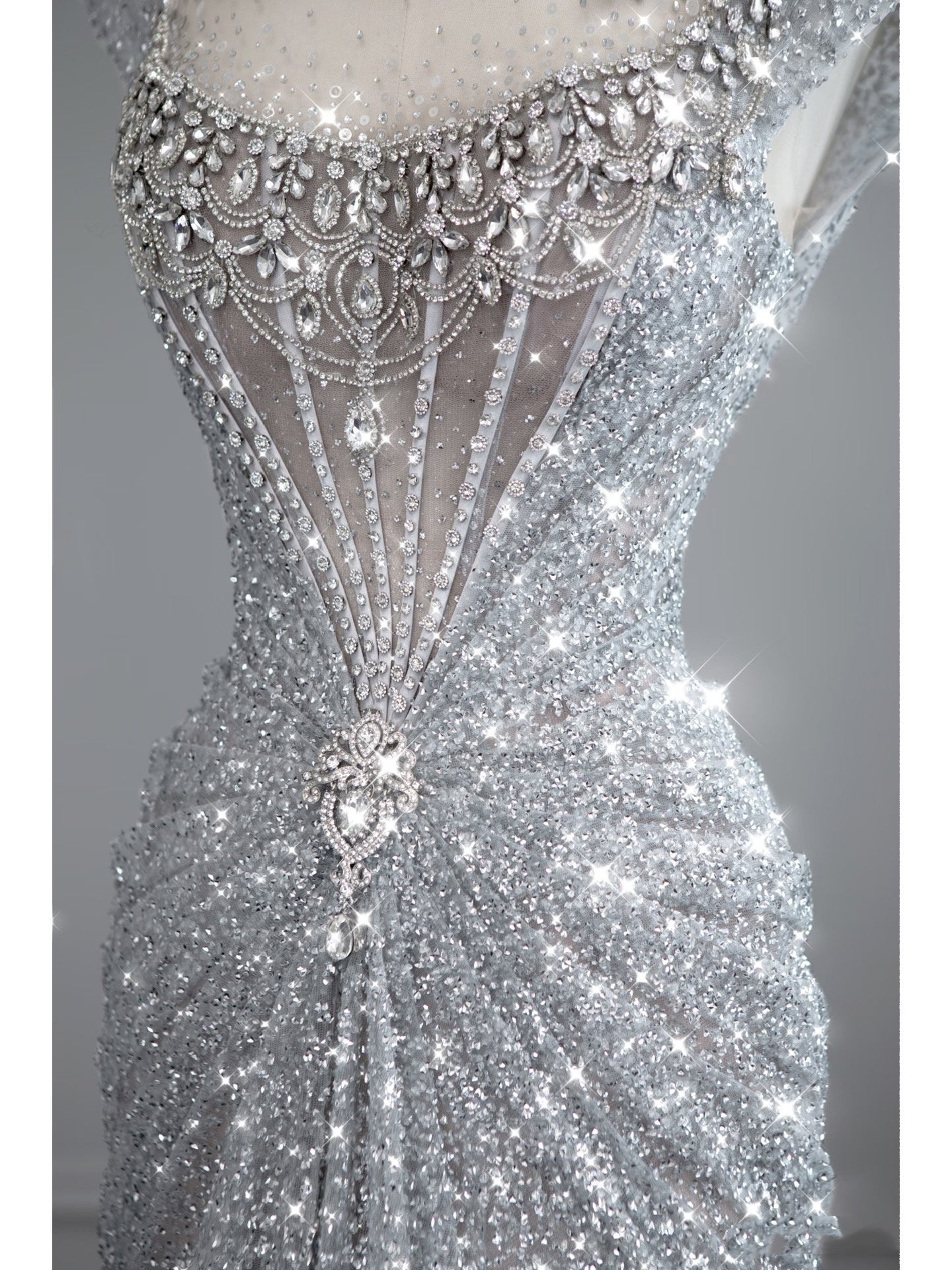Robe de bal sirène modeste à encolure carrée et sequins argentés ornés de perles, inspiration robe de soirée longue pour un 19e anniversaire AB2276