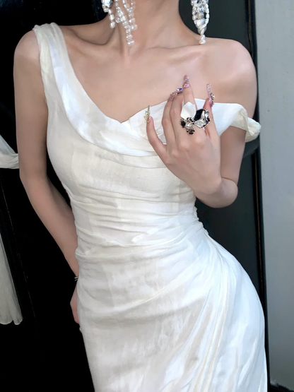 Robe de mariée blanche sirène simple à une épaule avec traîne, robe de mariée de conte de fées N064