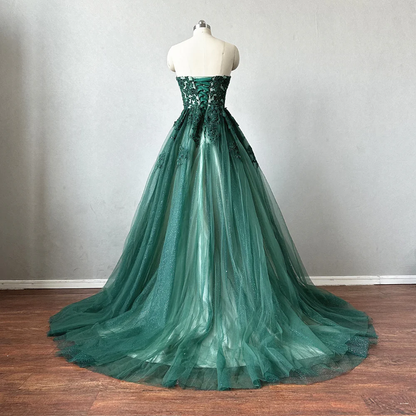 Robe de bal longue en dentelle verte, coupe trapèze, décolleté cœur, modèle AB459