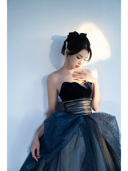 Einzigartiges, trägerloses Ballkleid aus marineblauem Tüll mit Falten, langes Kleid für Quinceañera, Sweet 15 oder 16, Geburtstag AB846