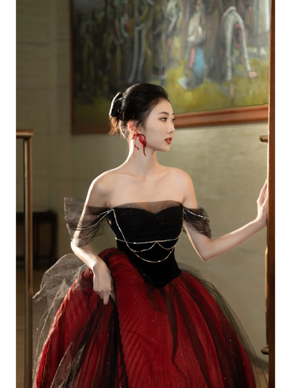 Einzigartiges schulterfreies Ballkleid aus rotem und schwarzem Tüll mit Falten, lang, für Quinceañera, Sweet 15 oder 16 Jahre, Geburtstag, AB847