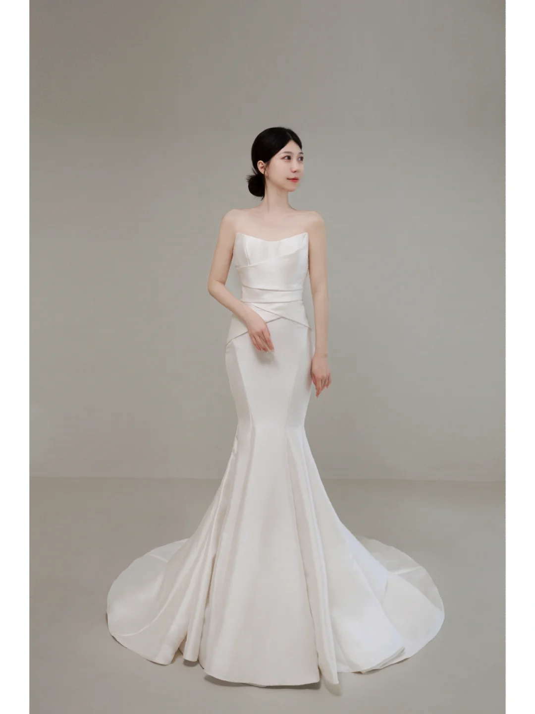 Robe de mariée longue sirène intemporelle en satin blanc sans bretelles, robe d'été simple et élégante AB850