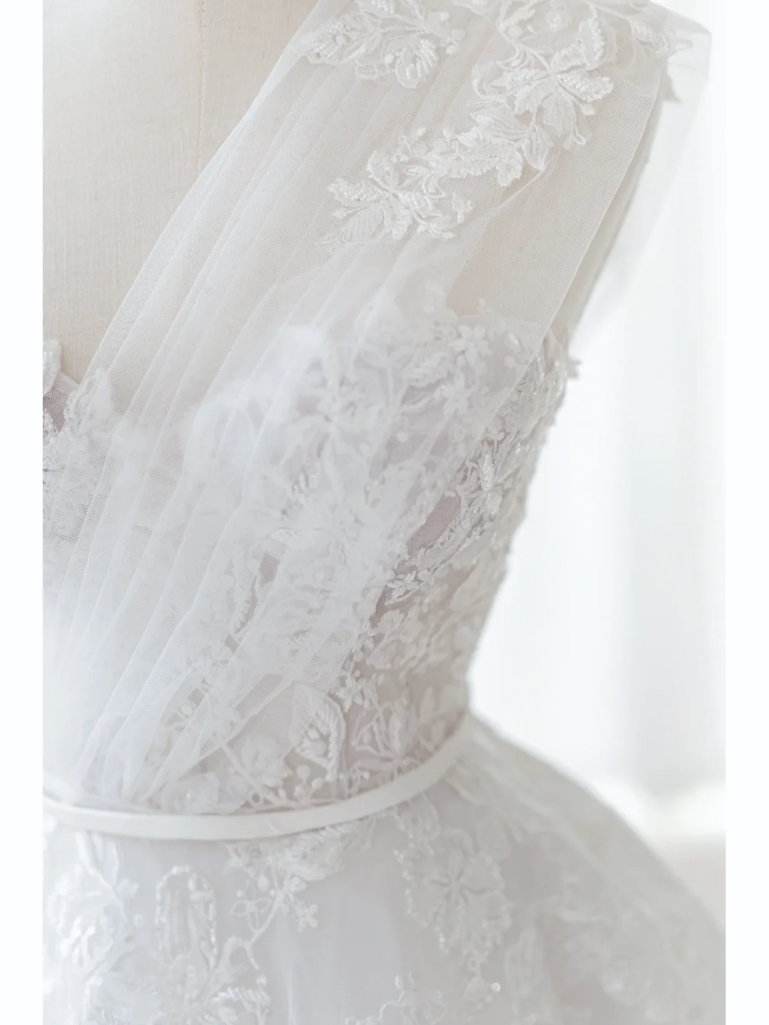 Simple Ball Gown Off The Shoulder Satin Lace White Fit And Flare Long Floor Length Pleats Wedding Dress AB1010