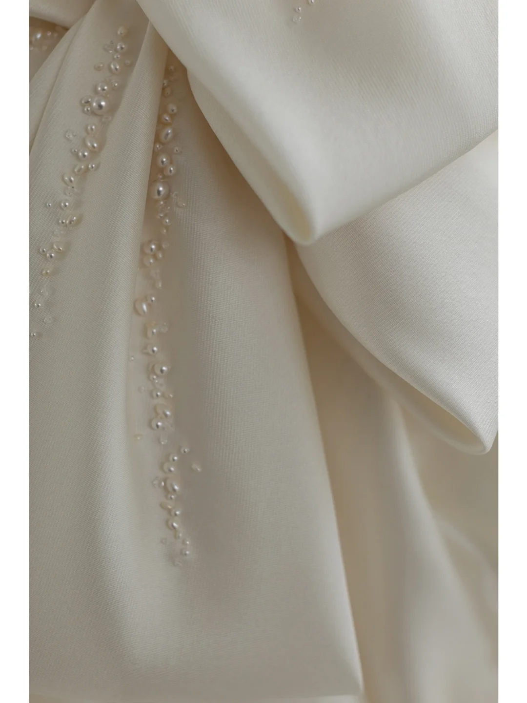 Women’s Off The Shoulder Mermaid Bridal Wedding Dress With Pleated Floor Length Brides Gown for Bride AB1018