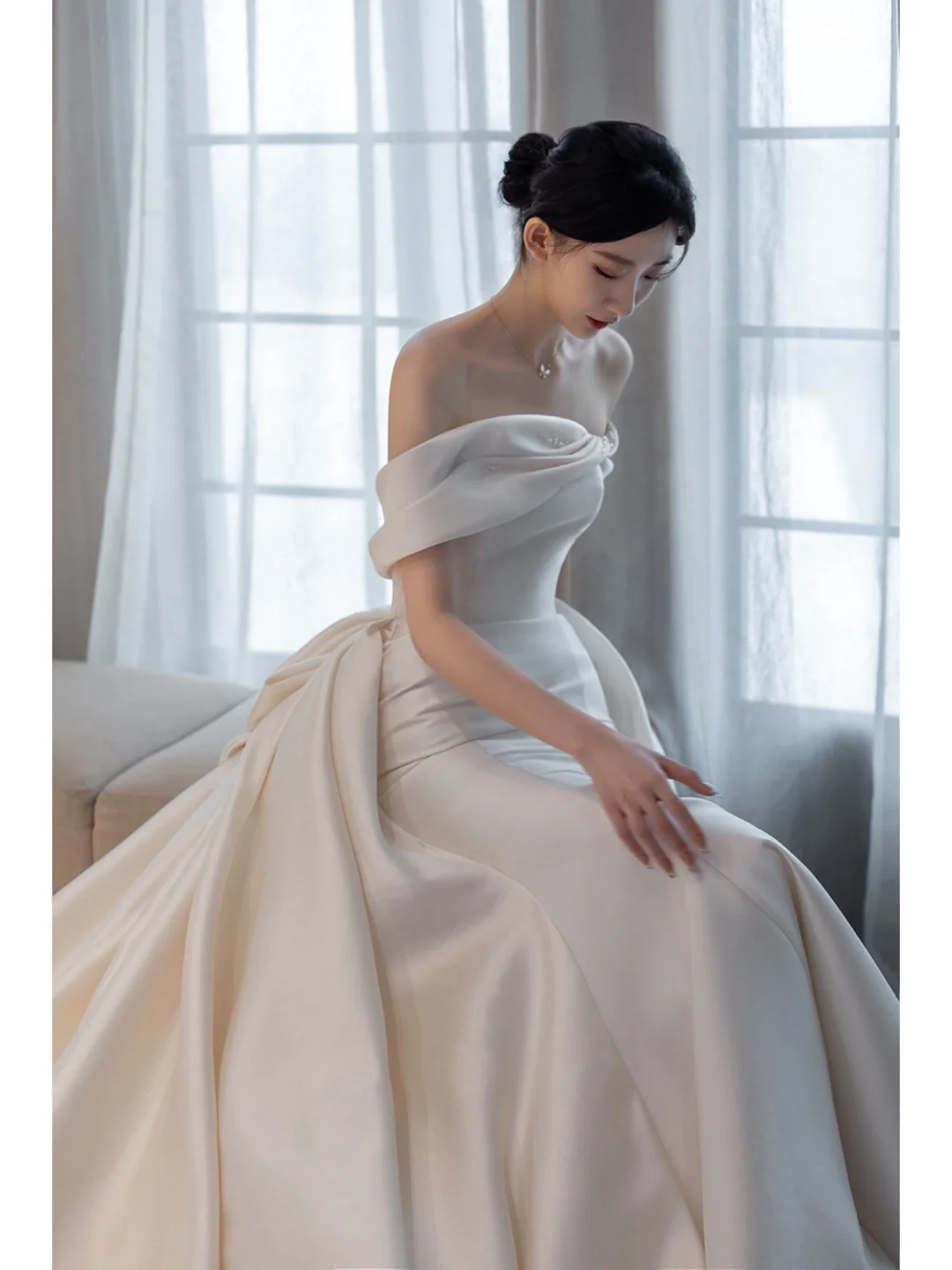 Women’s Off The Shoulder Mermaid Bridal Wedding Dress With Pleated Floor Length Brides Gown for Bride AB1018
